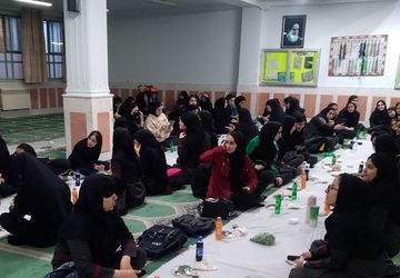 مراسم افطاری دانش آموزان دبیرستان میعاد قم