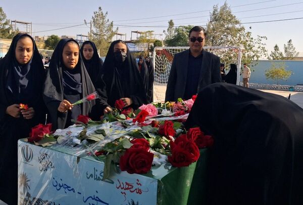 تشییع باشکوه شهید گمنام درسطح مدارس مه ولات