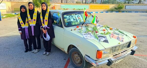 وقتی مدرسه صحنه انقلاب شد؛ زنگی که با سرود و افتخار نواخته شد