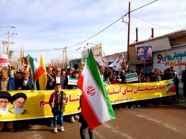 حضور باشکوه مردم کندر در راهپیمایی ۲۲ بهمن