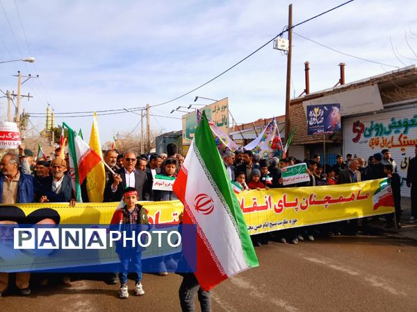 حضور باشکوه مردم کندر در راهپیمایی ۲۲ بهمن