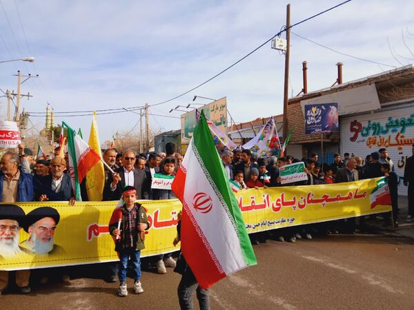 حضور باشکوه مردم کندر در راهپیمایی ۲۲ بهمن