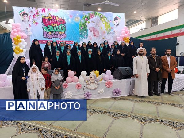 جشن تکلیف ۱۴۰۰ نفری دانش‌آموزان دختر شاهین شهری 
