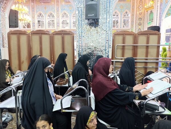 قرائت دعای پر فیض روز عرفه در تکیه ابوالفضلی نیشابور