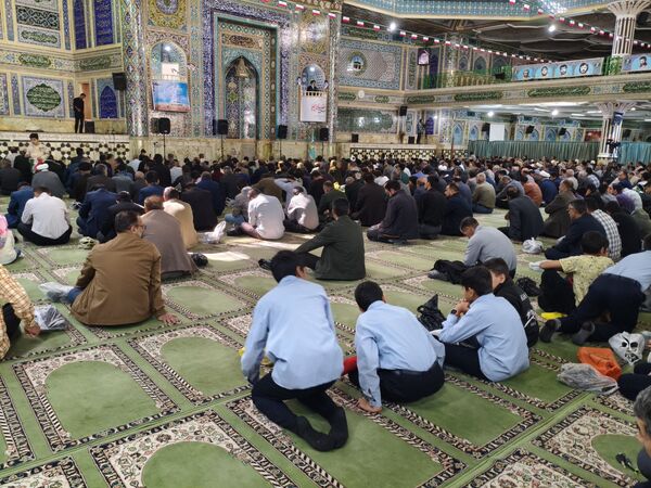 میعادگاه دانش‌آموزان با نماز جمعه