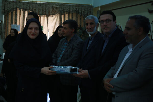تجلیل برگزیدگان نوجوان سالم در ناحیه 5 تبریز