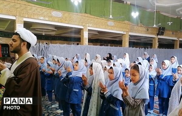 محفل انس با قرآن و اقامه نماز جماعت در سومین روز ماه مبارک رمضان 