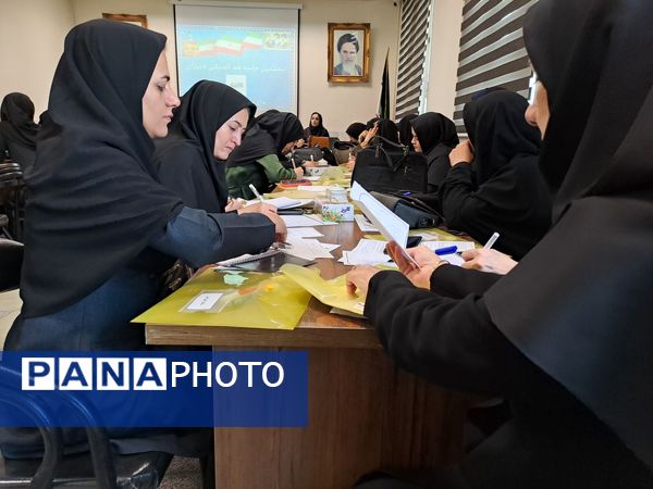 اولین جلسه شورای دبیران در مدرسه هوشیار