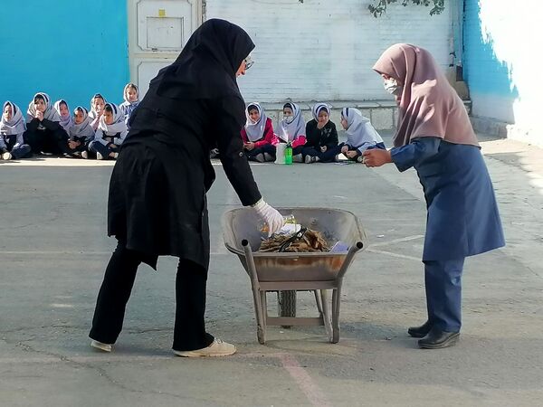 آموزش اطفاء حریق در مدرسه ناهید نخودی