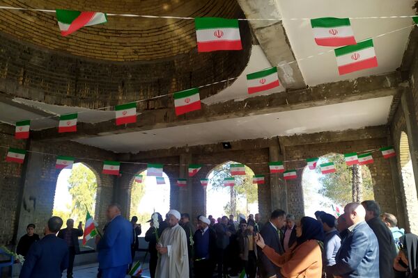 گلباران قبور مطهر شهدا در اولین روز دهه فجر 