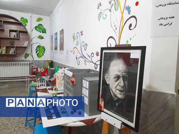 برپایی نمایشگاه به‌مناسبت هفته پژوهش در هنرستان بدیع مشهد