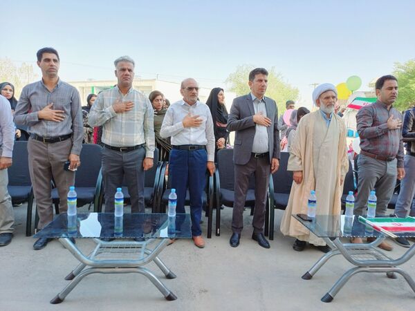 جشن شکوفه‌ها در شهرستان قلعه‌گنج 