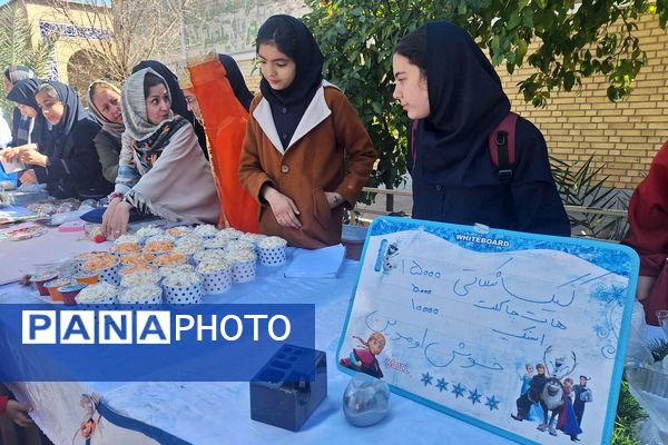 برگزاری بازارچه  کسب و کار دانش‌آموزی در آموزشگاه پویش ناحیه ۳شیراز 