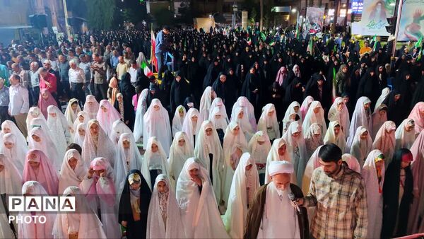تجمعات مردمی نجف آباد همراه با جشن تکلیف دختران و اقامه نماز استغاثه