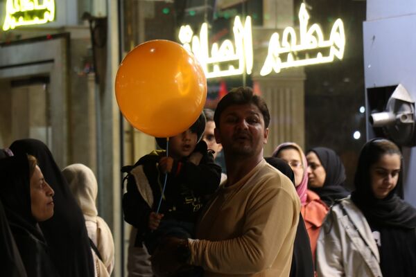 خیابان امام رضا(ع)  مشهد مملو از جمعیت در جشن باشکوه شب نیمه شعبان