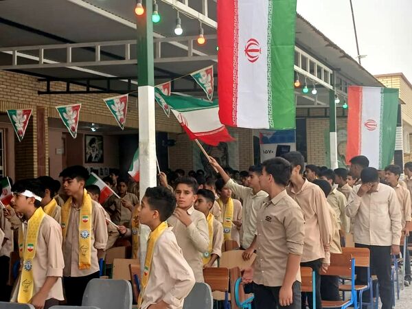 تجدید میثاق دانش‌آموزان سیریکی با آرمان‌های انقلاب در ۱۳ آبان 