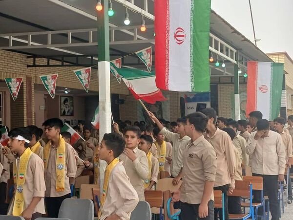 تجدید میثاق دانش‌آموزان سیریکی با آرمان‌های انقلاب در ۱۳ آبان 