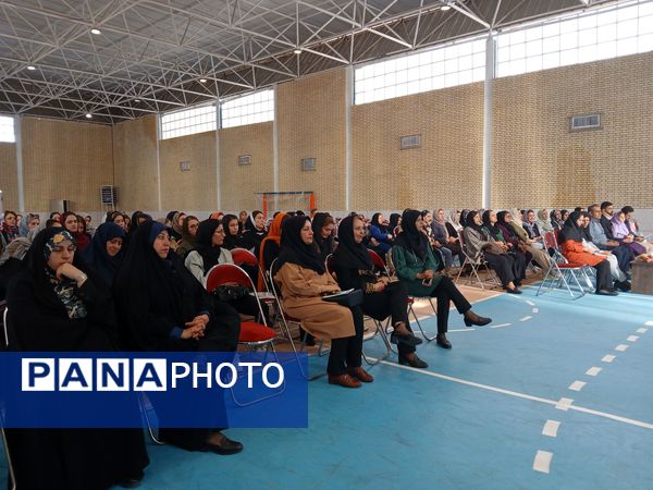 جلسه اولیا و مربیان در دبیرستان بهرام رزمی