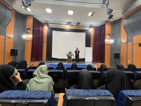 گفتمان نماز با حضور دانش‌آموزان دختر شهر قدس