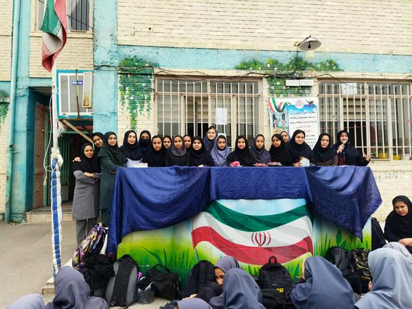 مراسم تجلیل از دانش آموزان جشنواره خوارزمی در دبیرستان عصمتیه 