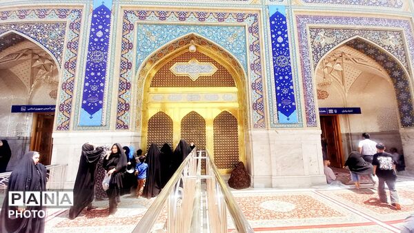 حرم مطهر رضوی میزبان زائران و عاشقان دعا و زیارت