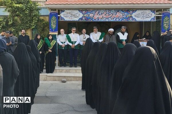 چهارشنبه‌های امام رضایی با حضور خادمان حرم در مدرسه مشکوة نور 
