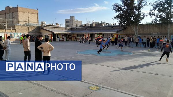 برگزاری مسابقه فوتسال بین مدرسه‌ای بین دبیرستان ابوریحان بیرونی و فرهنگیان نیشابور 