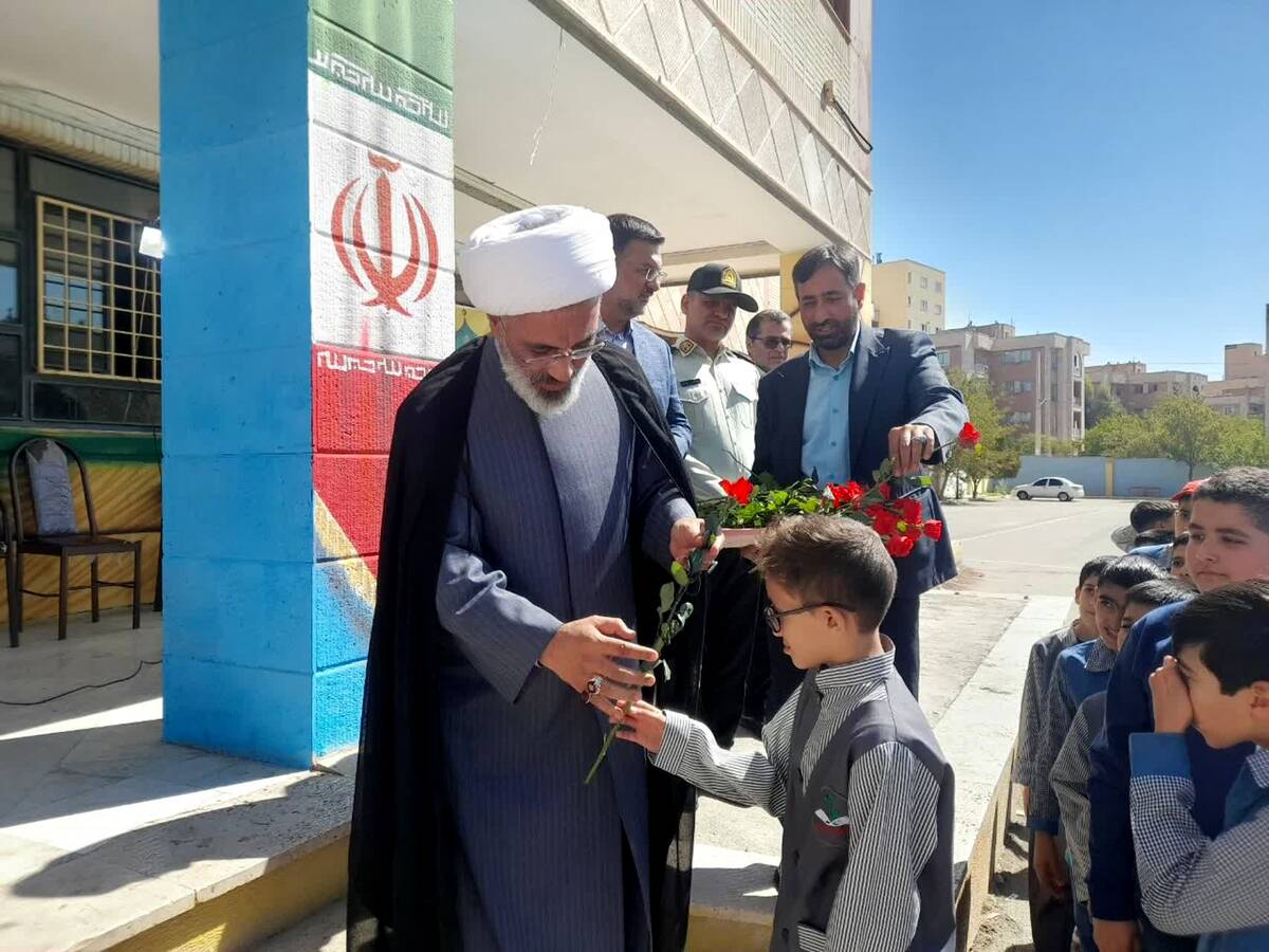 برگزاری مراسم بازگشایی مدارس در دبستان امید پرند و دبیرستان دخترانه شاهد رباط‌کریم