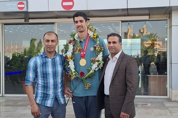 بازگشت قهرمانان با مدال طلای تکواندو کره جنوبی به شیراز