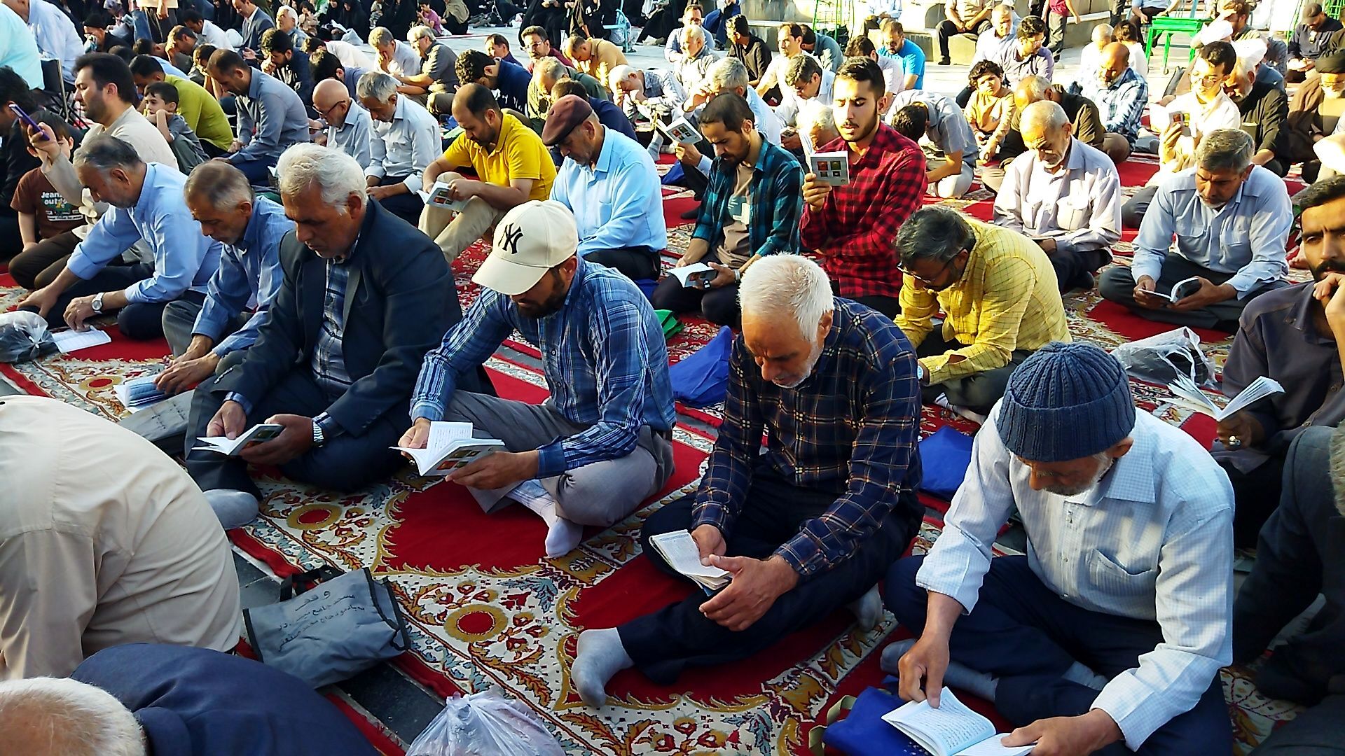 قرائت دعای عرفه در مسجد جامع  نیشابور-۲