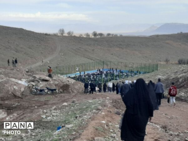 نماز عید سعید فطر در زمین چمن ارزنه