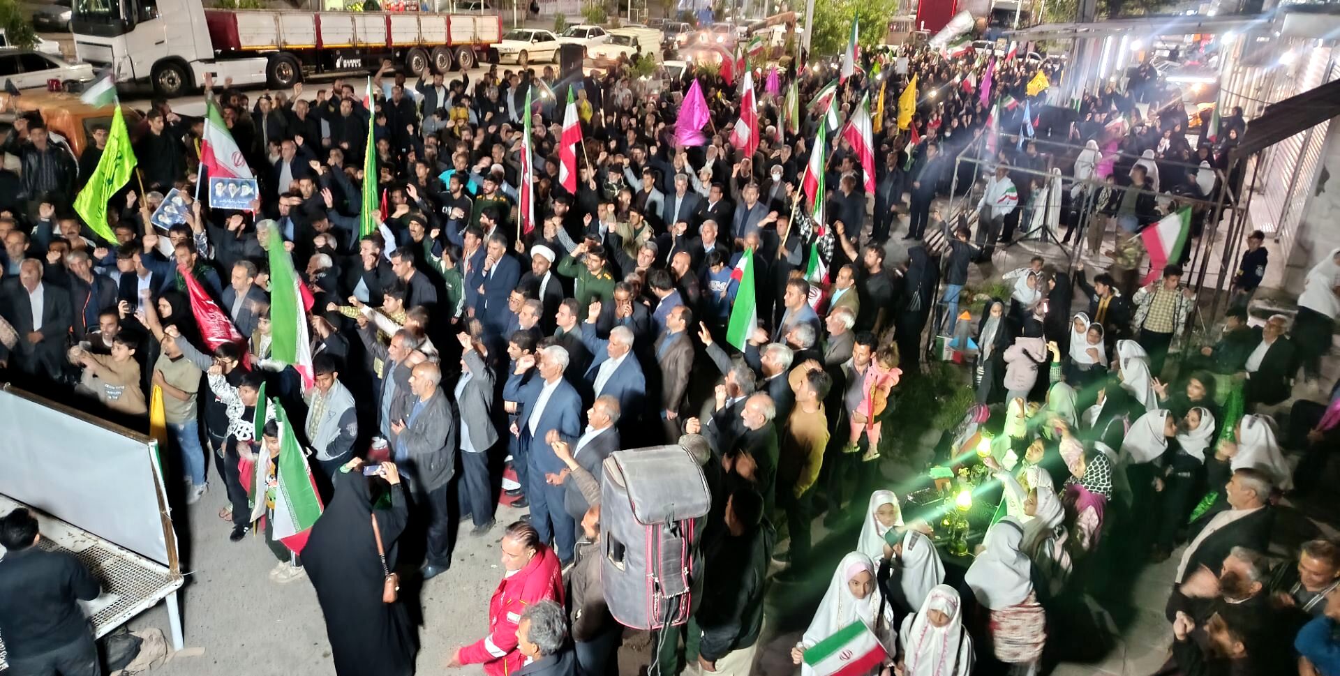 مراسم چهلم شهیدان میناب و رهبر شهید در شهر معمولان