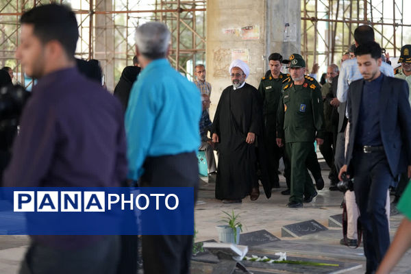 عطر افشانی گلزار شهدا؛ تجدید پیمان با آسمان در یزد