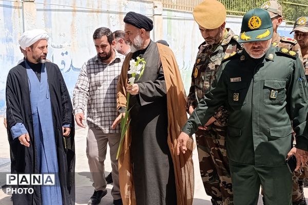 خرمشهرِ خدمت» در شهریار؛ مسئولان با لاله‌های گلزار پیمان بستند