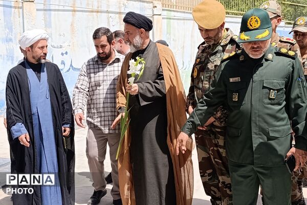 خرمشهرِ خدمت» در شهریار؛ مسئولان با لاله‌های گلزار پیمان بستند