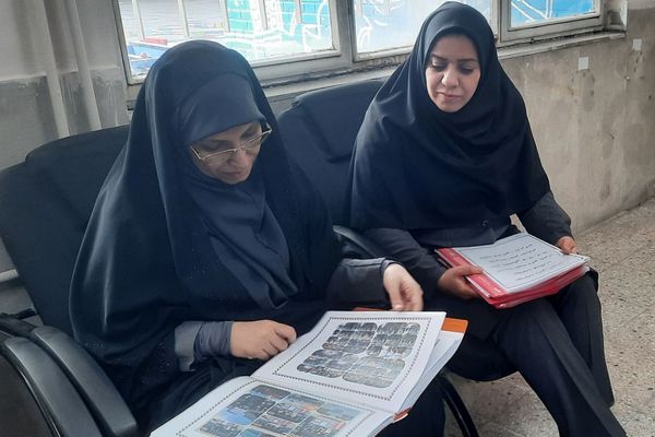 برپایی نمایشگاه دستاوردهای خلاقانه و نقاشی همگانی در دبستان شهید چمران ناحیه دو شهرری 