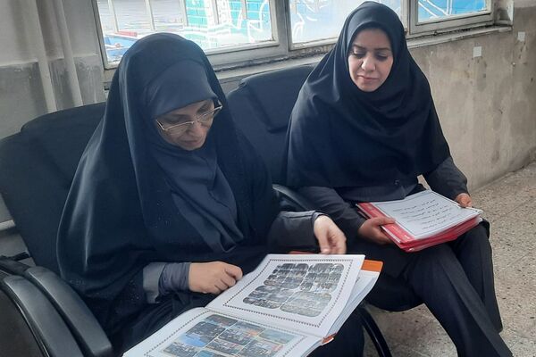 برپایی نمایشگاه دستاوردهای خلاقانه و نقاشی همگانی در دبستان شهید چمران ناحیه دو شهرری 