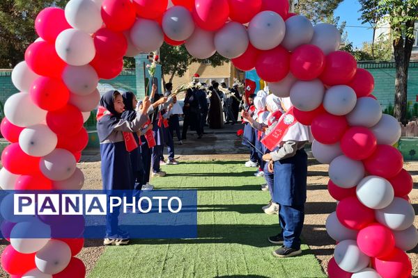 آیین نواختن زنگ ایثار و مقاومت در مدارس آباده