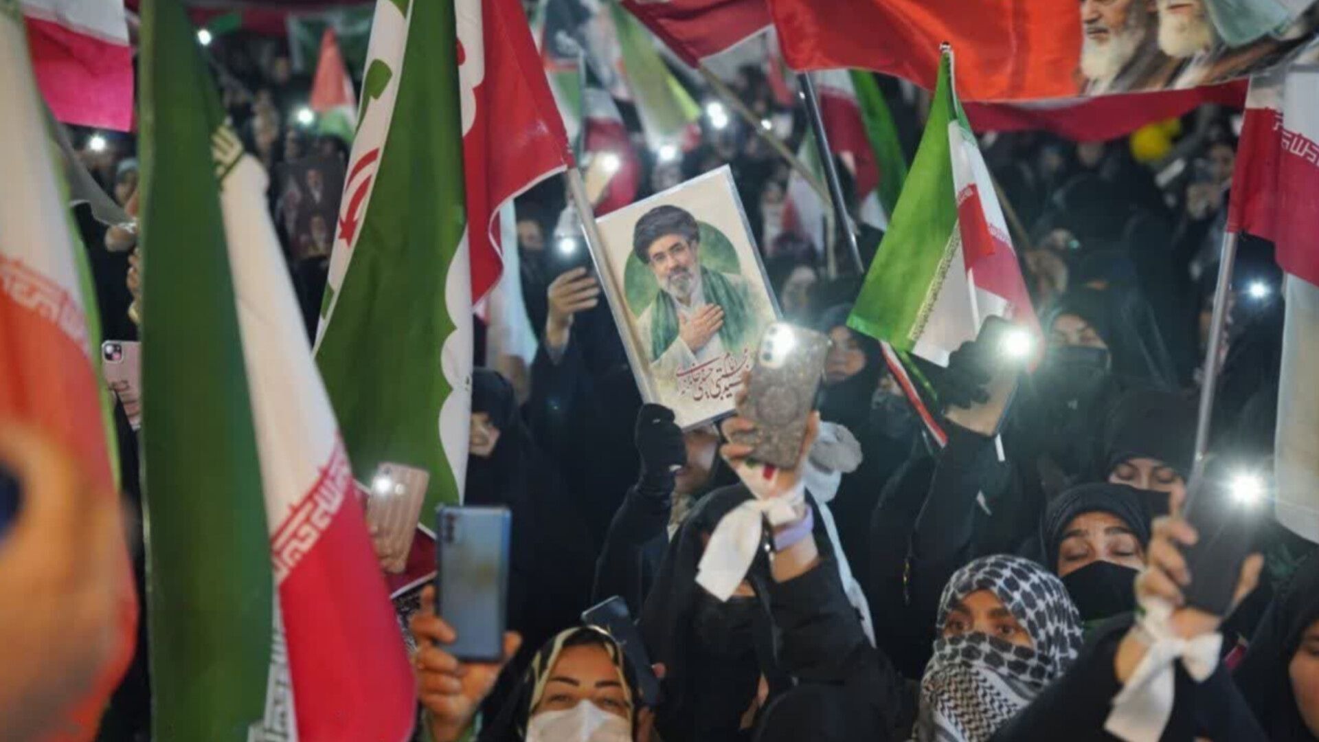 راهپیمایی واستقبال باشکوه مردم مؤمن و ولایتمدار فامنین از پرچم متبرک حرم امام رضا (ع)