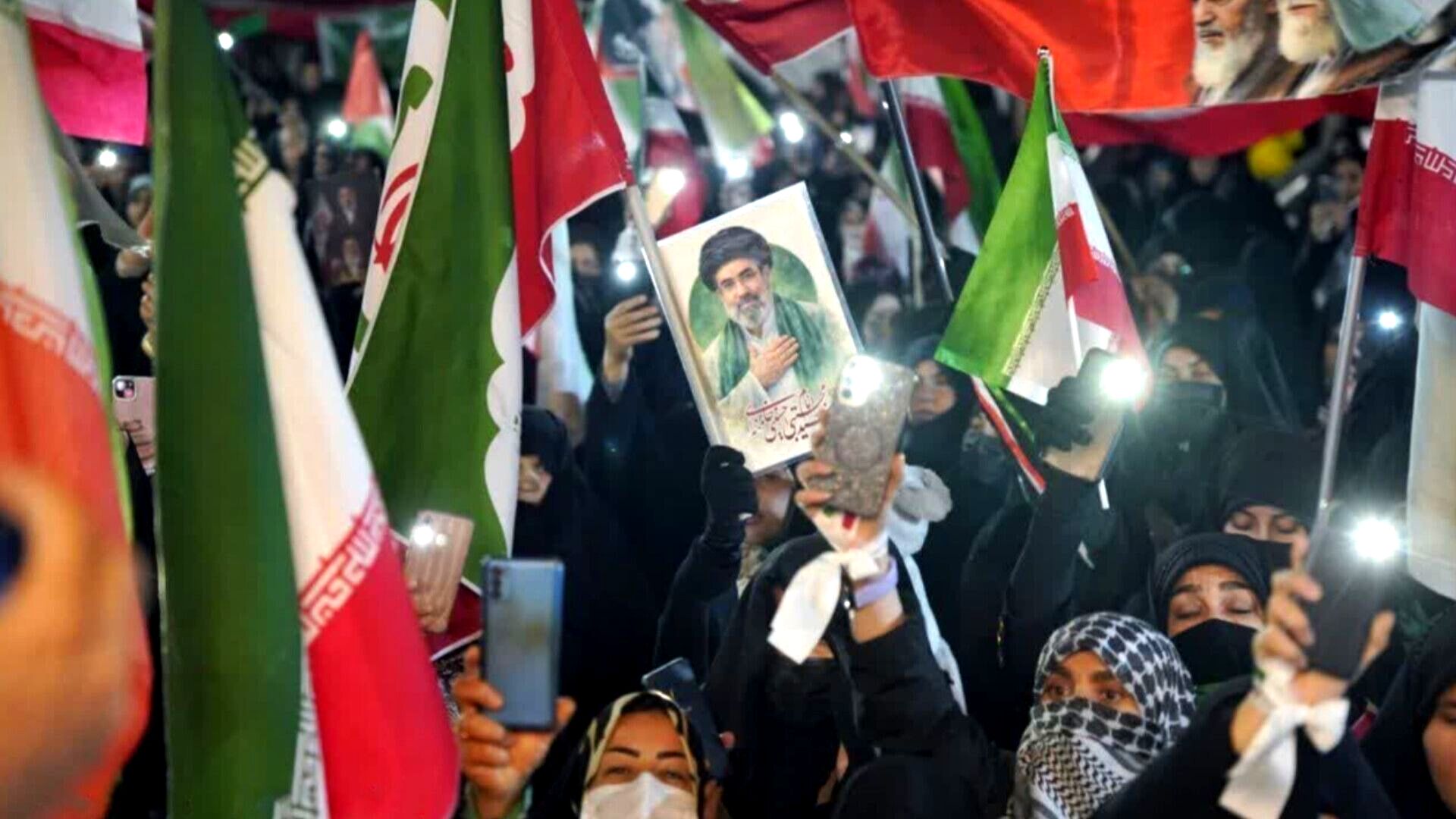 راهپیمایی واستقبال باشکوه مردم مؤمن و ولایتمدار فامنین از پرچم متبرک حرم امام رضا (ع)