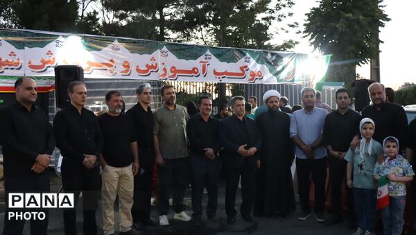 موکب آموزش و پرورش درحال خدمت‌رسانی به زائران مراسم تشییع  رهبر شهید انقلاب