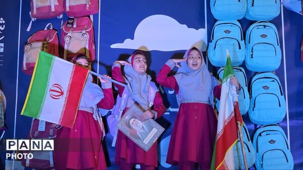 اجتماع دانش آموزان اصفهانی به مناسبت آغاز سال تحصیلی