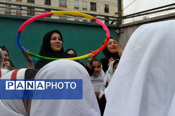 برگزاری مسابقات ورزشی ویژه اولیای دانش‌آموزان دبستانی در ناحیه ۲ بهارستان