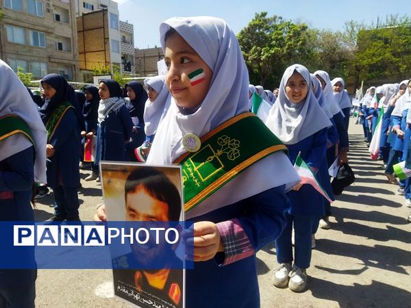 مراسم جشن اقتدار در دبستان ایوب فرشتیان