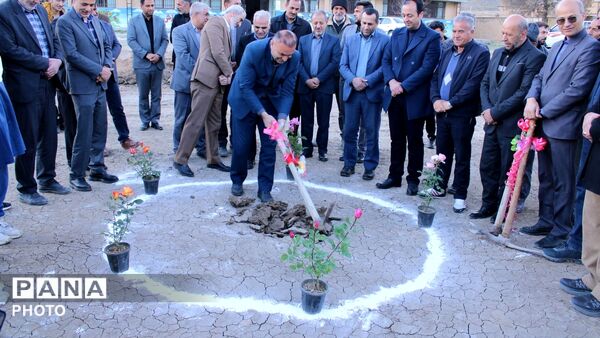 آیین کلنگ زنی مدرسه چهار کلاسه روستای تشنیز 