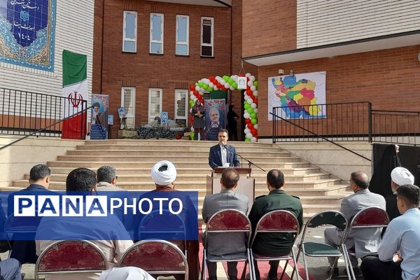 طلوع علم در مدرسه روشنگر با نغمه زنگ مهر