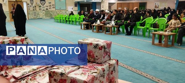 تقدیر از دانش‌آموزان برگزیده ناحیه چهار قم در جشنواره «فردا»