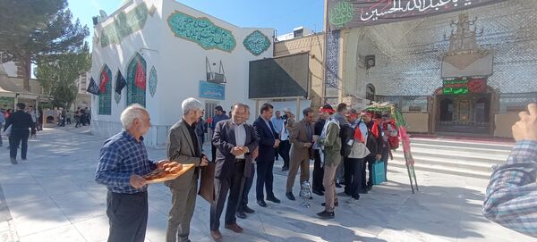 بدرقه دانش‌آموزان اعزامی به پیاده‌روی اربعین 