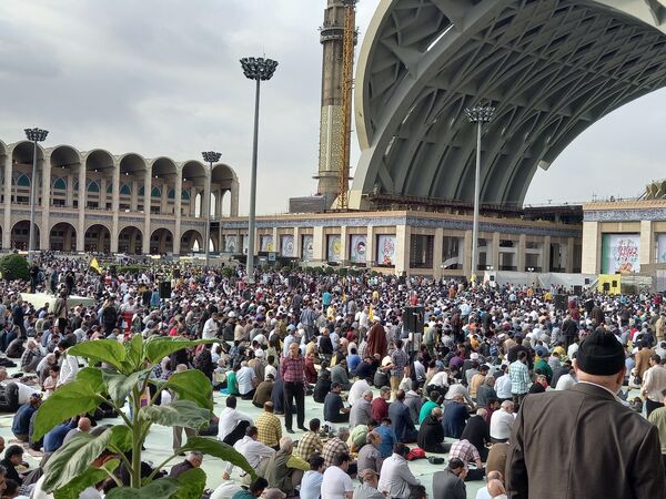 استقبال باشکوه و تعجیل مردم جهت برپایی نماز عید سعید فطر