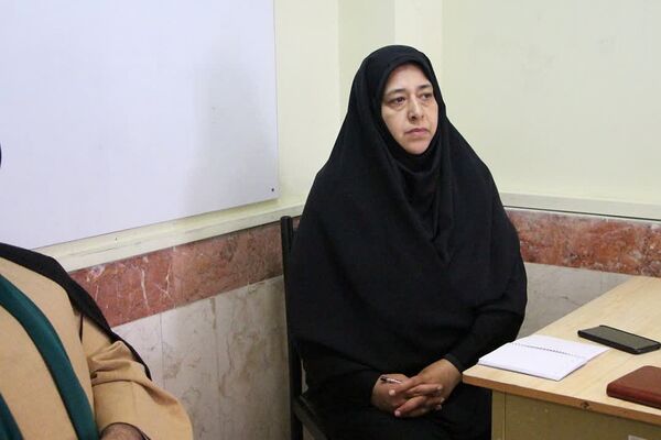 دیدار صمیمی امام‌جمعه رودهن با دانش‌آموزان و کارکنان دبیرستان آیت‌الله طالقانی رودهن 